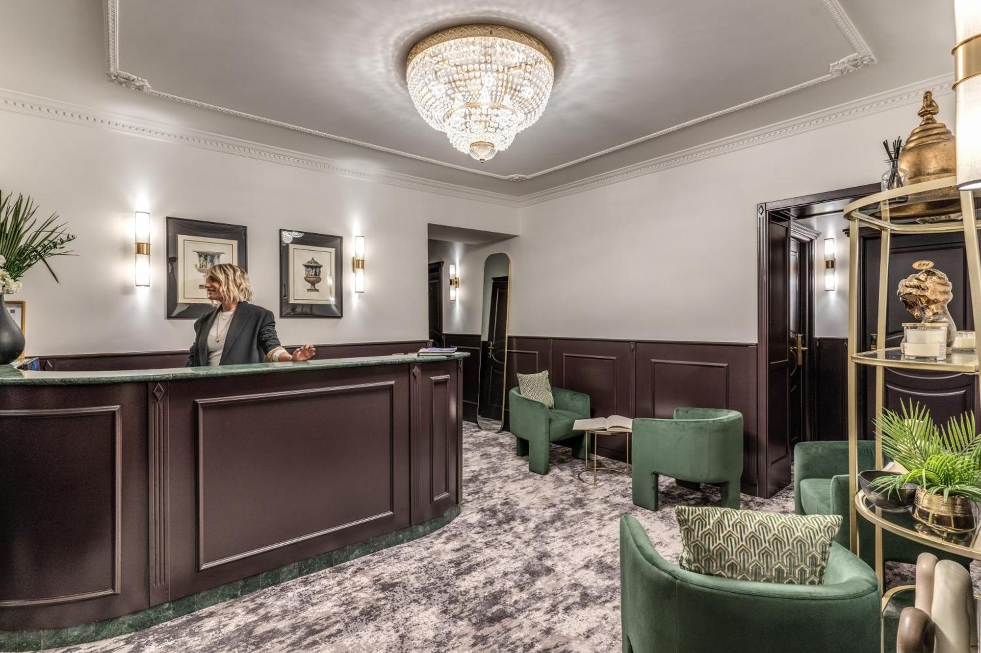 Отель Antica Residenza Del Corso Рим Экстерьер фото
